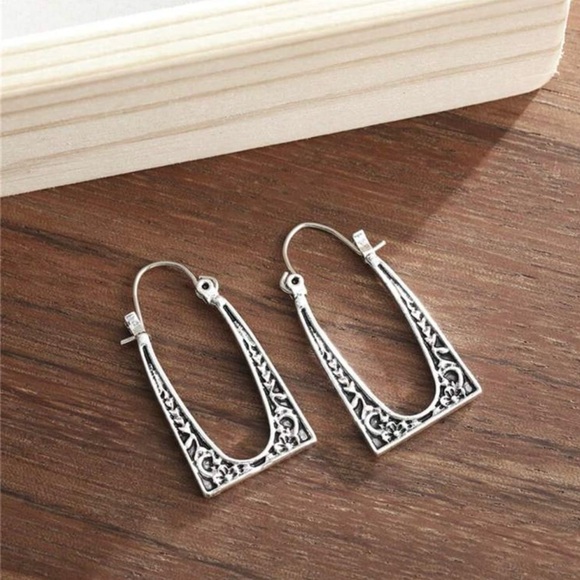 Ondine Branch Bud Bloom Floral Vine Embossed Arched Window Rectangle Garden Hoop - Picture 13 of 15